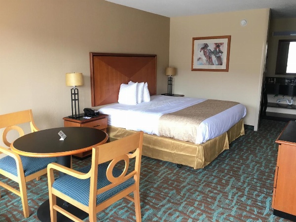 Travelodge by Wyndham Harriman image 1